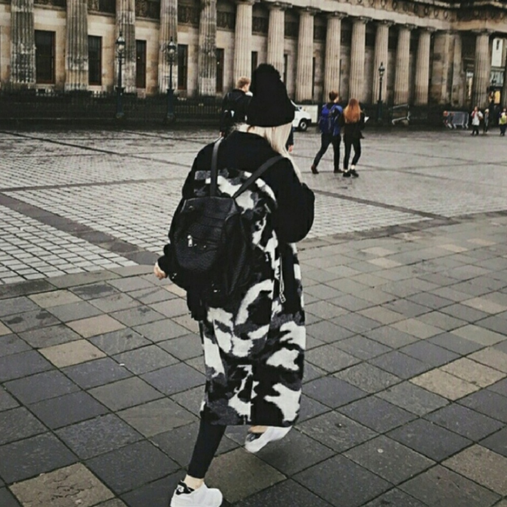 Long coat with black and white prints